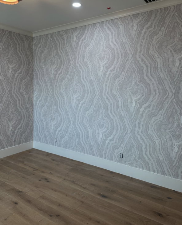 Marbled grey wallcovering in an empty room