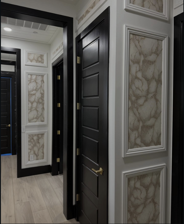 Hallway picture-frame panels with marbled wallcovering